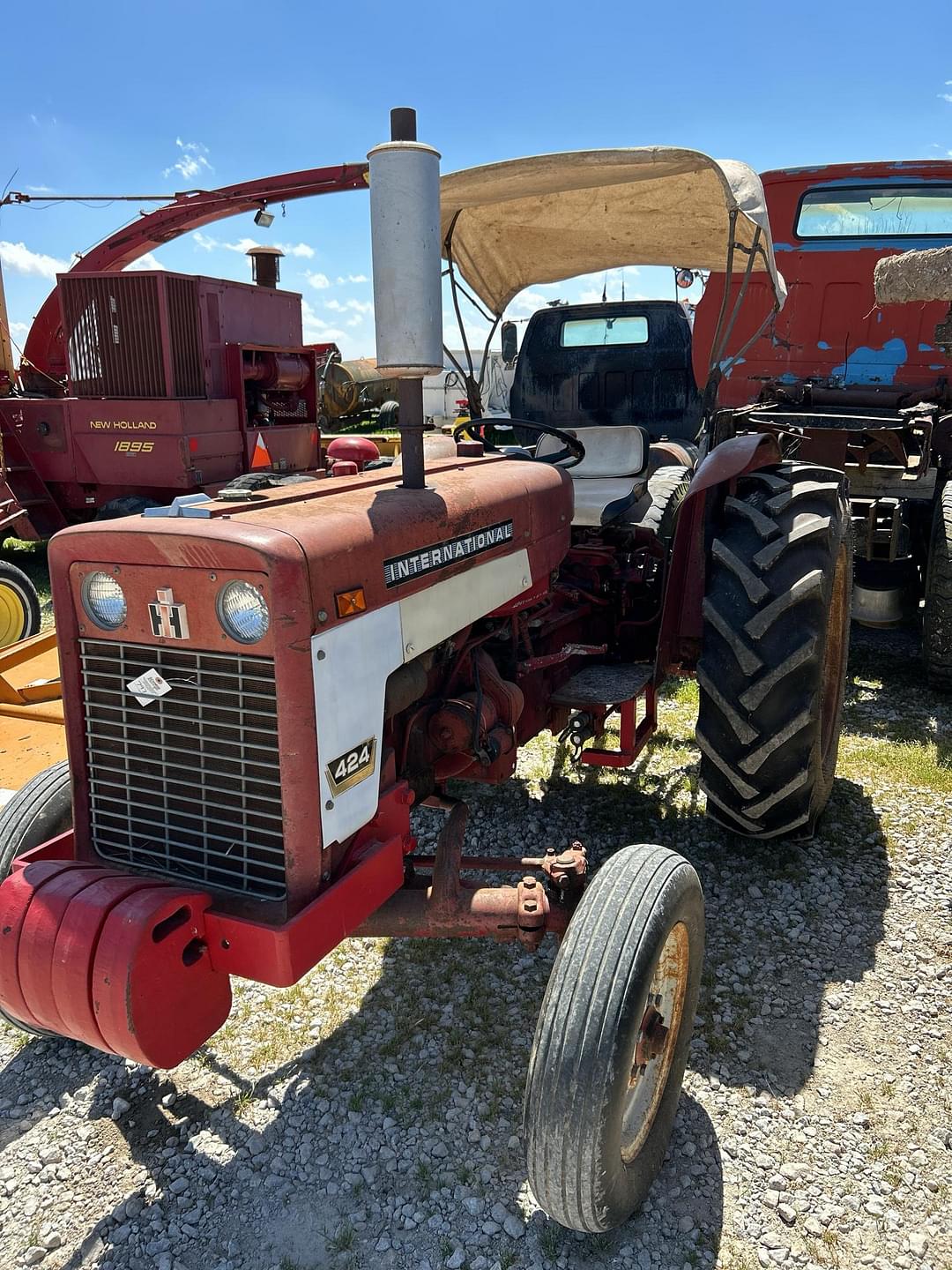 Image of International Harvester 424 Primary image