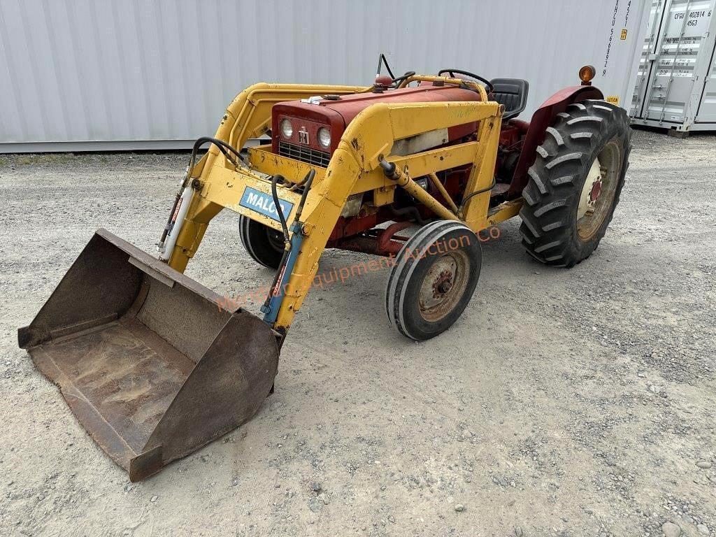 Image of International Harvester 424 Primary image