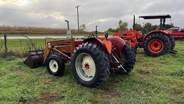 Image of International Harvester 424 equipment image 3