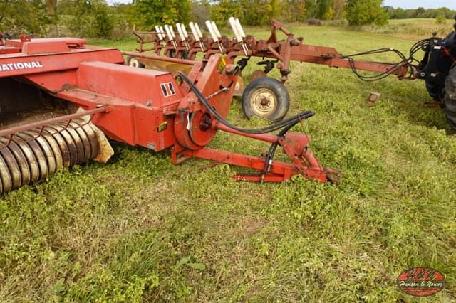 Image of International Harvester 425 equipment image 1