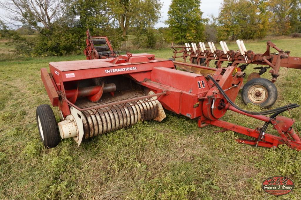 Image of International Harvester 425 Primary image