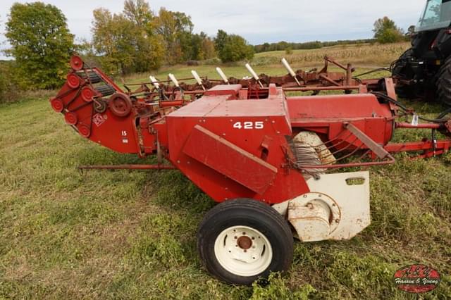 Image of International Harvester 425 equipment image 4