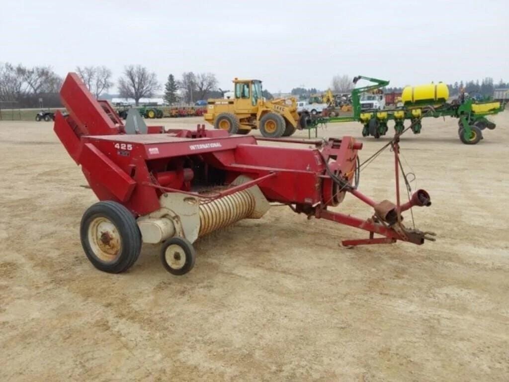 Main image International Harvester 425