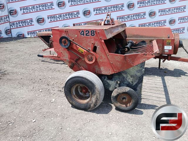 Image of International Harvester 428T equipment image 4