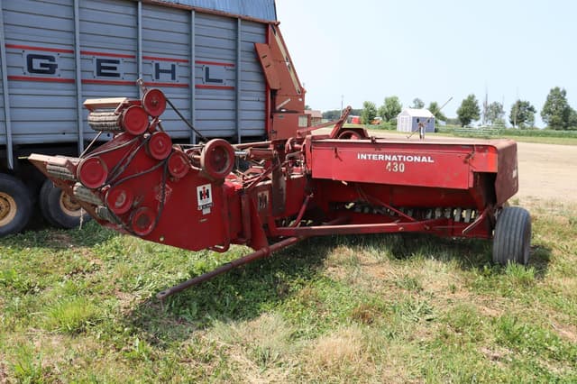 Image of International Harvester 430 equipment image 2