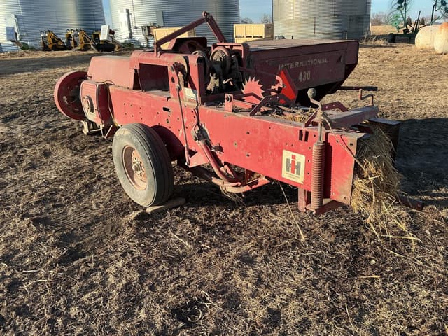Image of International Harvester 430 equipment image 4