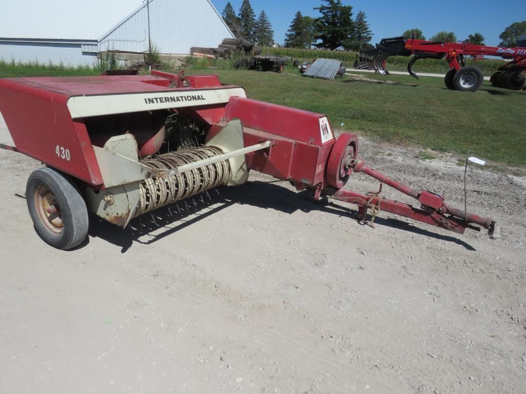 Image of International Harvester 430 Image 1