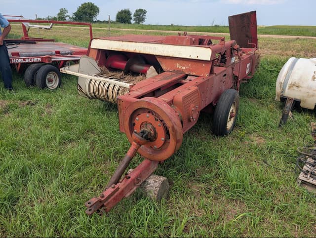 Image of International Harvester 430 equipment image 1