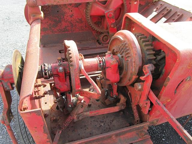 Image of International Harvester 430 equipment image 4