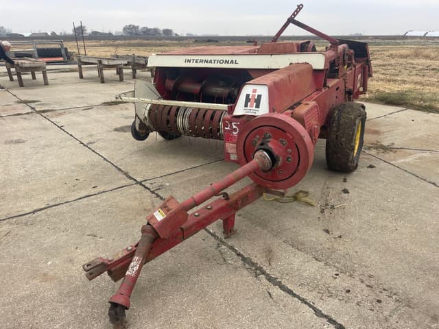 Image of International Harvester 430 equipment image 1