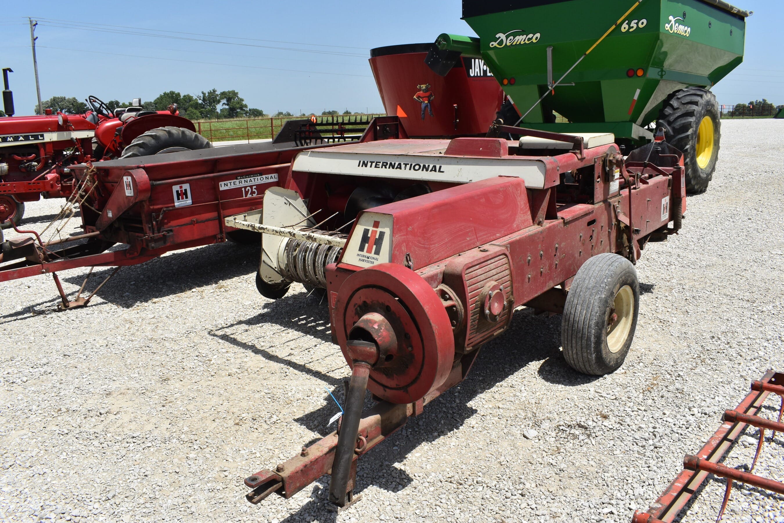 International Harvester 430 Equipment Image0