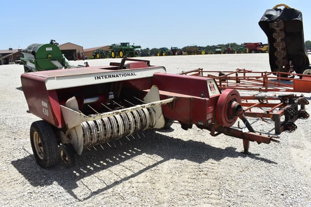Image of International Harvester 430 equipment image 2