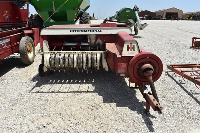 Image of International Harvester 430 equipment image 1