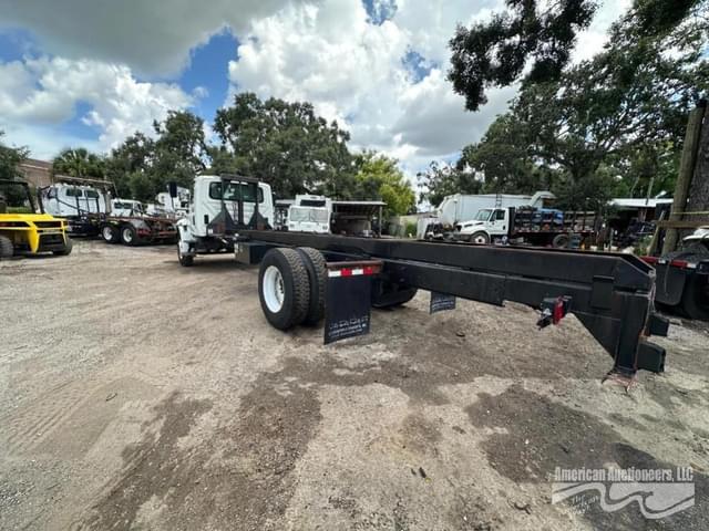 Image of International 4300 equipment image 3