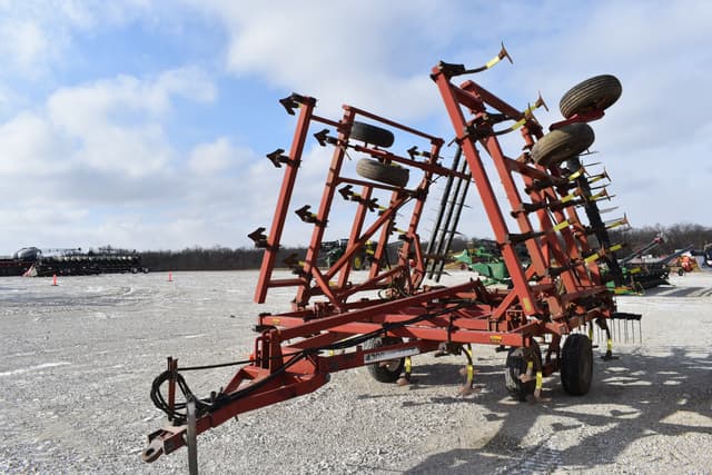 Image of International Harvester 4300 equipment image 2