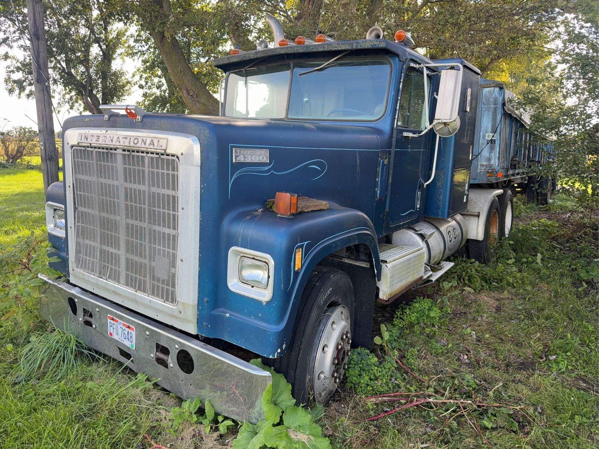 International 4300 Equipment Image0