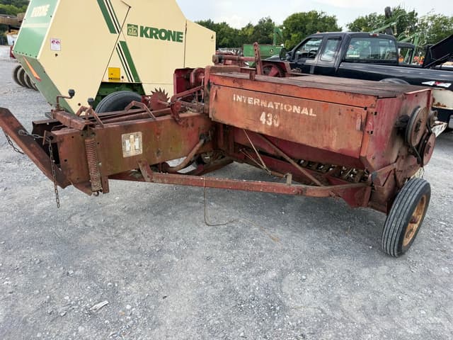 Image of International Harvester 430 equipment image 4