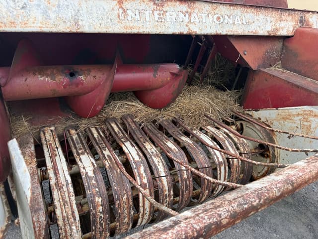Image of International Harvester 430 equipment image 2
