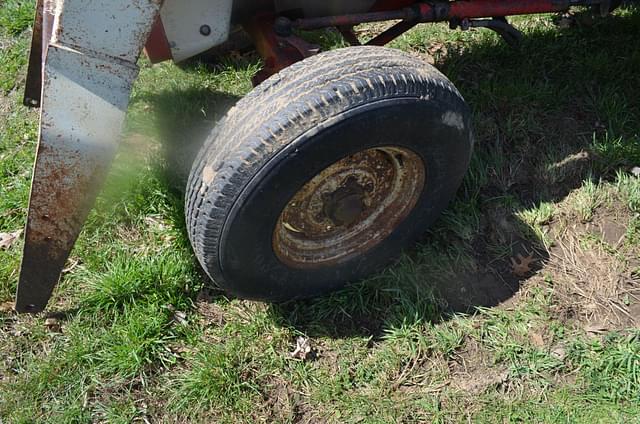 Image of International Harvester 434 equipment image 4