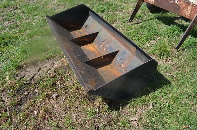 Image of International Harvester 434 equipment image 2