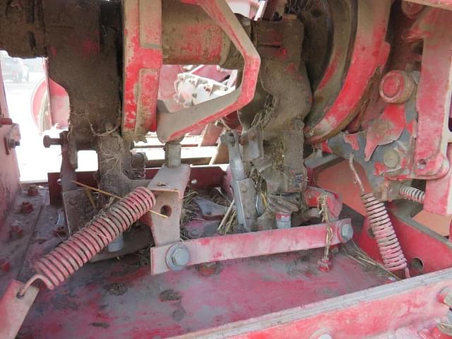 Image of International Harvester 435 equipment image 3