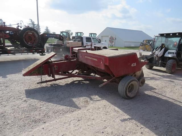 Image of International Harvester 435 equipment image 1