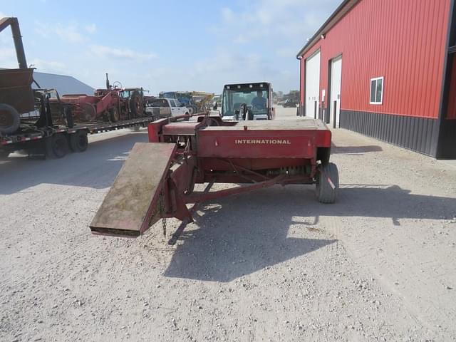 Image of International Harvester 435 equipment image 2