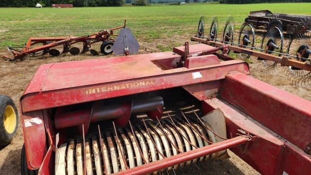 Image of International Harvester 435 equipment image 3