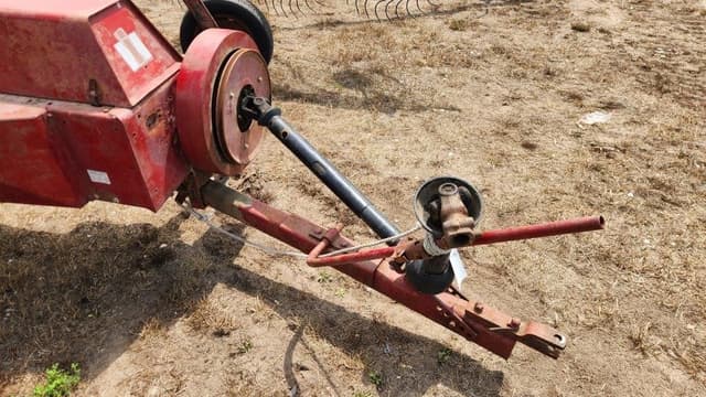 Image of International Harvester 435 equipment image 2