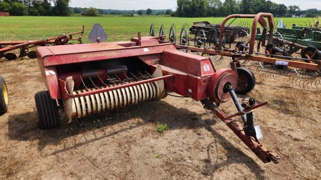 International Harvester 435 Equipment Image0