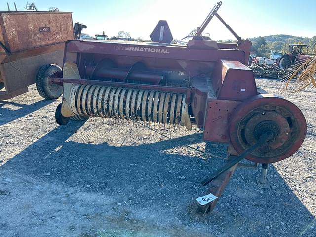 Image of International Harvester 435 equipment image 1