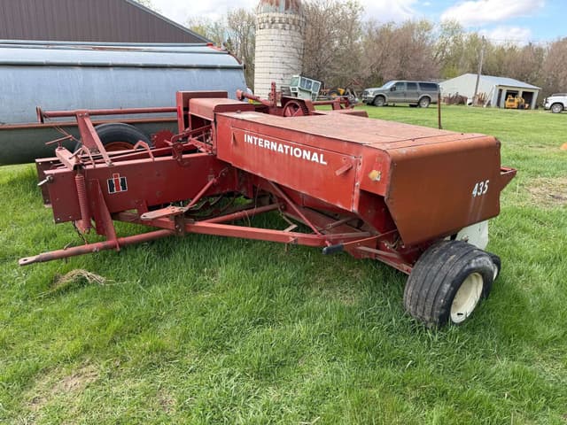 Image of International Harvester 435 equipment image 4