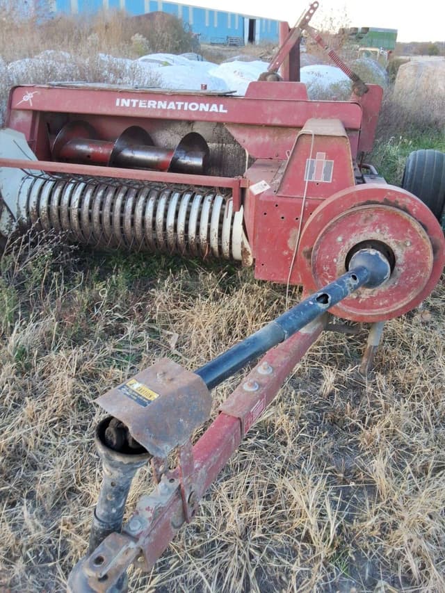 Image of International Harvester 435 equipment image 3