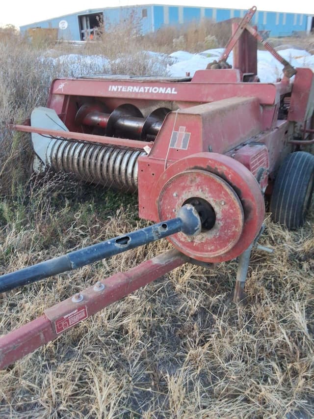 Image of International Harvester 435 equipment image 1