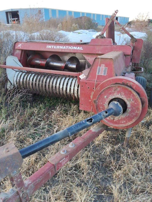 Image of International Harvester 435 equipment image 2