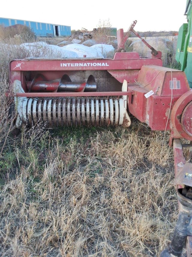 Image of International Harvester 435 equipment image 4