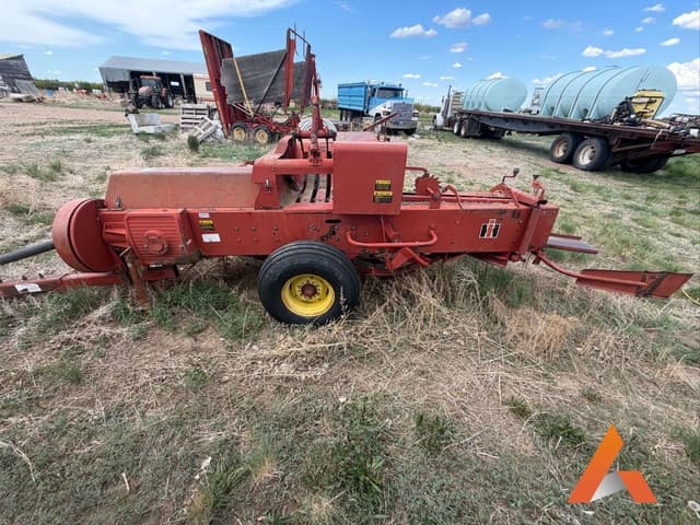 Image of International Harvester 435 equipment image 1