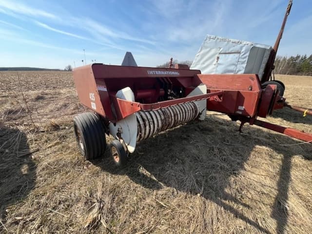 Image of International Harvester 435 equipment image 1