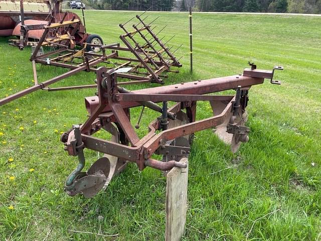 Image of International Harvester 440 equipment image 2
