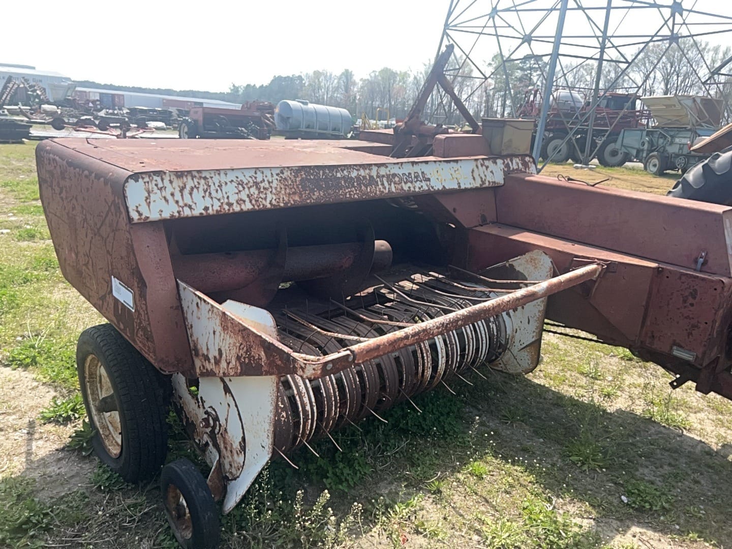 International Harvester 440 Equipment Image0