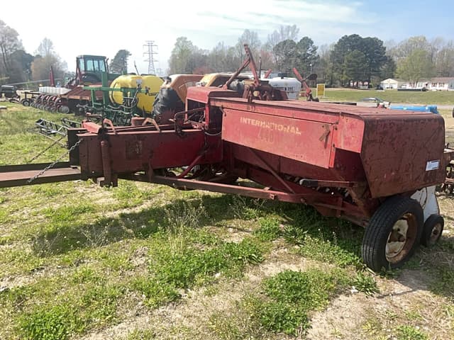 Image of International Harvester 440 equipment image 2