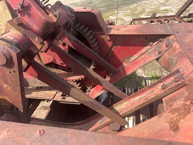 Image of International Harvester 440 equipment image 4