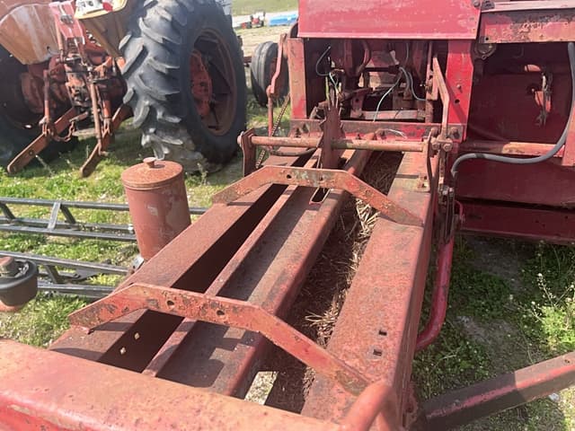 Image of International Harvester 440 equipment image 3