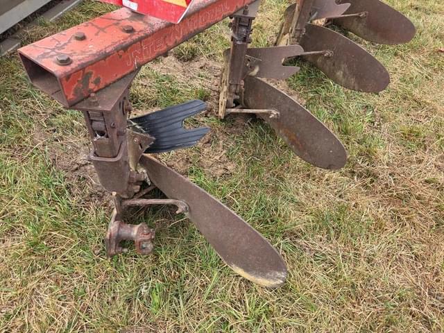 Image of International Harvester 440 equipment image 4