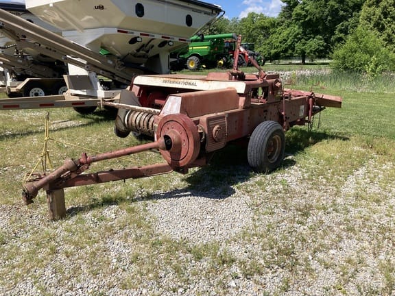 Main image International Harvester 440