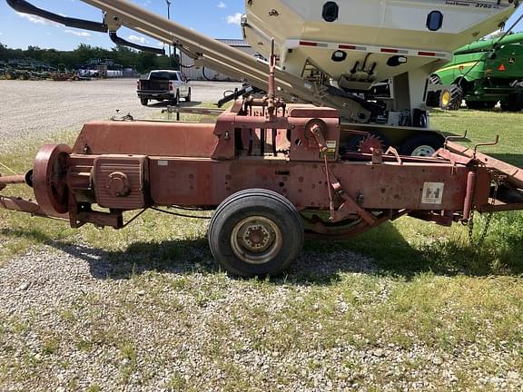 Image of International Harvester 440 equipment image 1