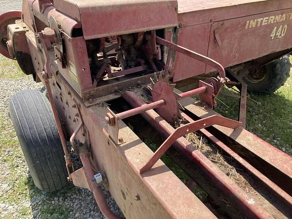 Image of International Harvester 440 equipment image 3