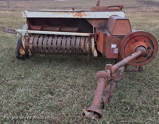 Image of International Harvester 440 equipment image 1