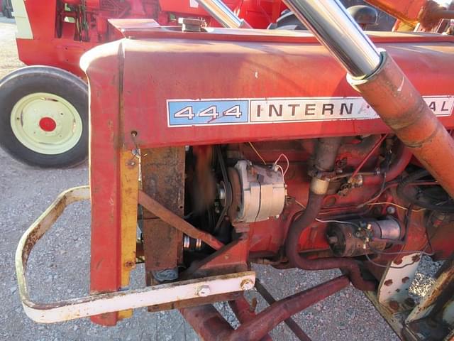 Image of International Harvester 444 equipment image 2