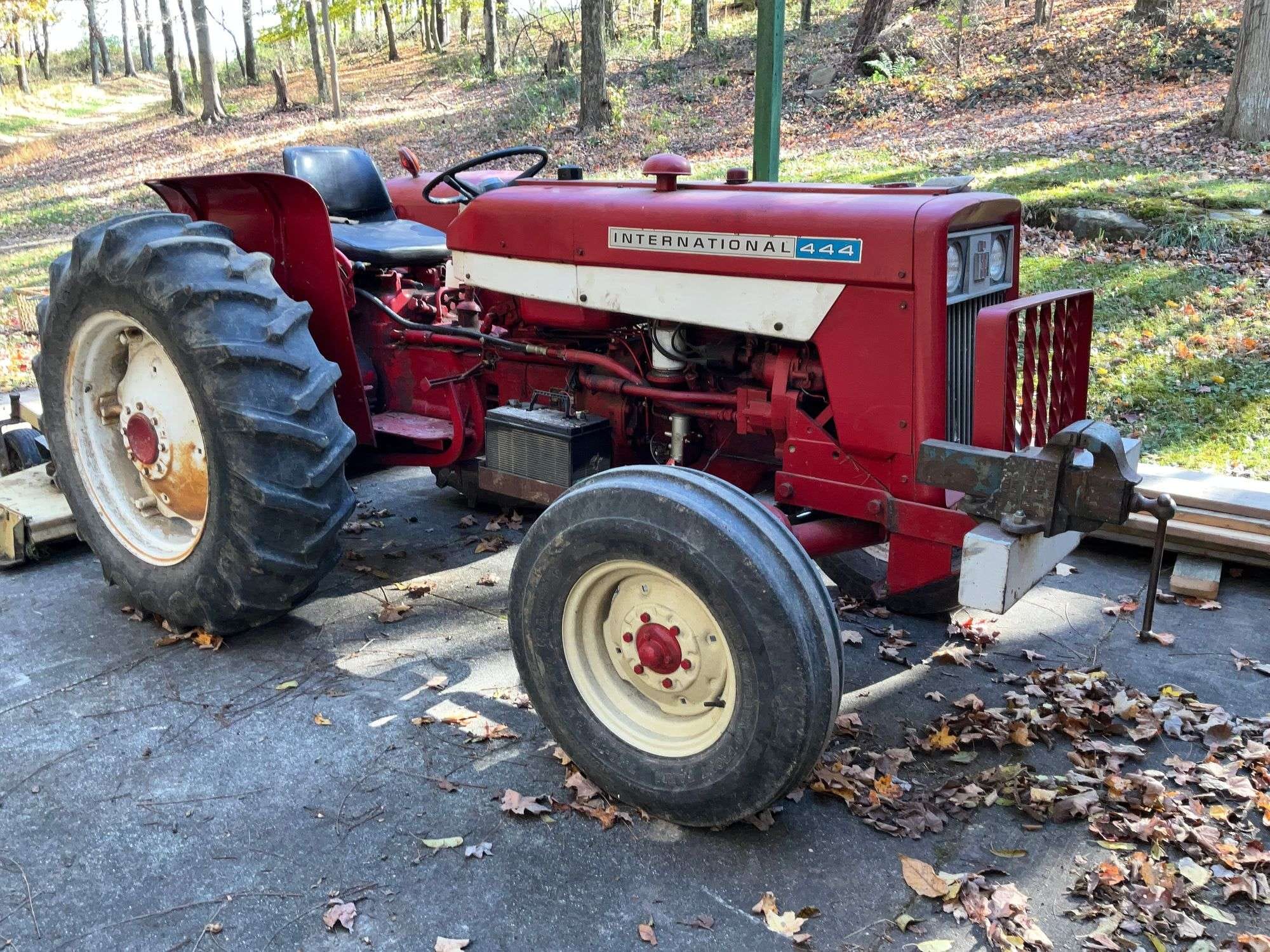 International Harvester 444 Equipment Image0